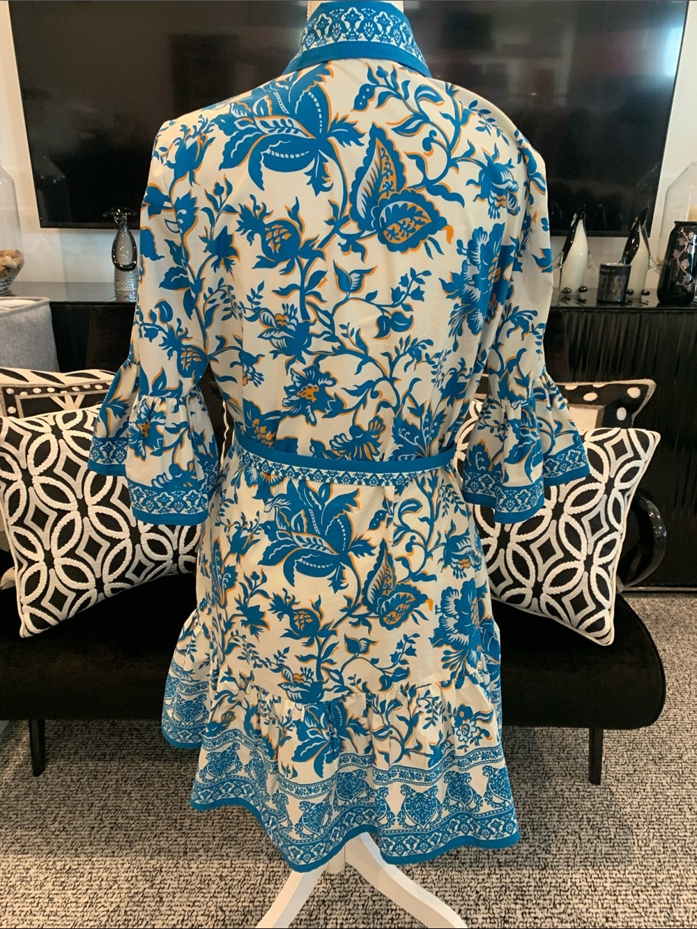 Etro Blue and White Floral Print Dress with orange accents. Worn once. Size 44 - Picture 2 of 10